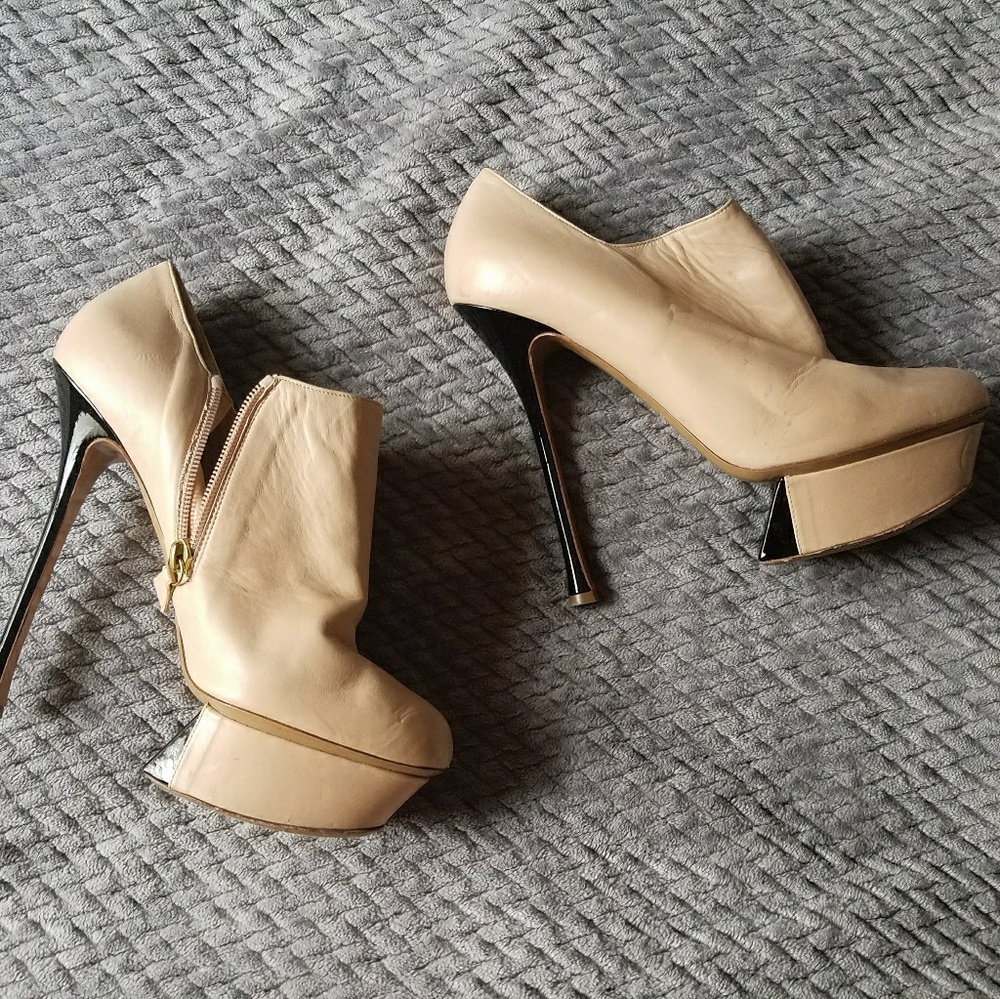 Nicholas Kirkwood Nude Ankle Booties 10